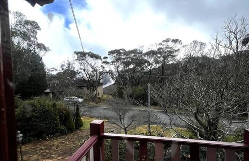 Katoomba House | Cottage on Cliff – sunset, relaxing & warm