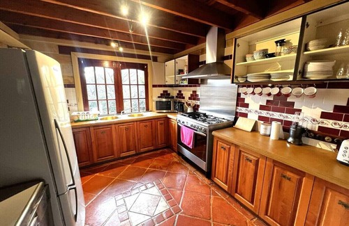 Katoomba House | Cottage on Cliff – sunset, relaxing & warm