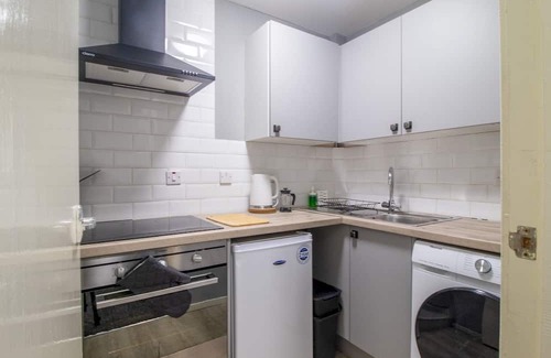 Glasgow Westend Apartment | Pass the Keys | Cosy in Fabulous West End