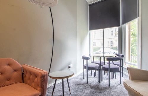Glasgow Westend Apartment | Pass the Keys | Cosy in Fabulous West End