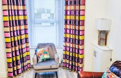 Lisburn House | 3 Bedroom House, 16 minutes to Belfast, Parking by StaybyNumbers