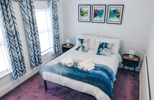 Lisburn House | 3 Bedroom House, 16 minutes to Belfast, Parking by StaybyNumbers