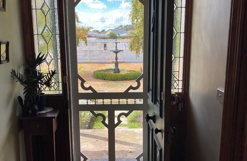 East Devonport House | Rosevilla Heritage Home in East Devonport with private parking and free WiFi
