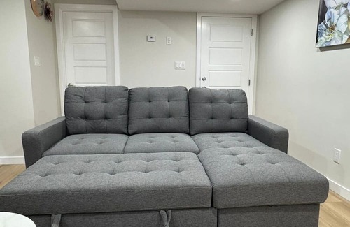 Southwest Edmonton House | New , cozy and spacy shortlet