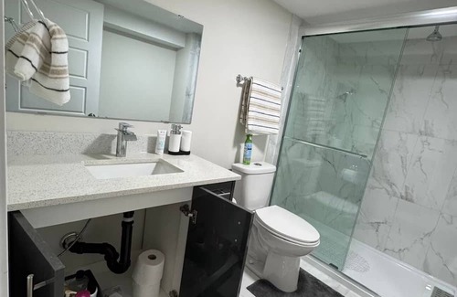 Southwest Edmonton House | New , cozy and spacy shortlet