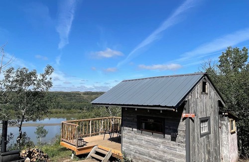 Hepburn Cabin | Spectacular Rustic & Cozy Cabin, (built for 2) running water, toilet and shower!