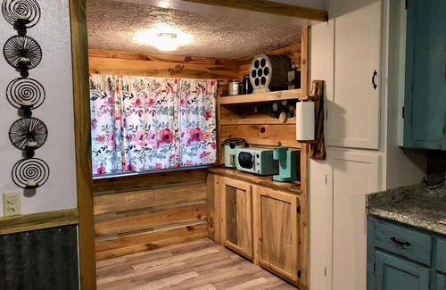 Hereford Cottage | Welcoming cottage with AC in Unity