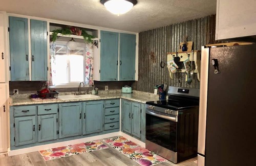 Hereford Cottage | Welcoming cottage with AC in Unity