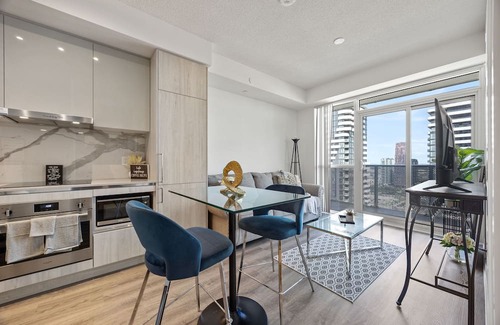 Vaughan Apartment | Stay in the heart of downtown Vaughan in this modern one-bedroom condo