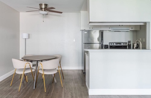 Alameda Apartment | Blueground | Alameda, pool, nr Alameda Beach