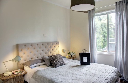Berrima Cottage | Berrima Cottage offers ambience, open fire, AC walk to village, Pets welcome.
