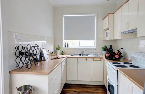 Berrima Cottage | Berrima Cottage offers ambience, open fire, AC walk to village, Pets welcome.