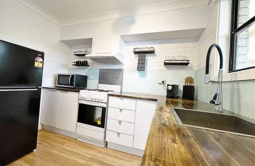 Batehaven Apartment | Manhattan - Stylish 1BR Beachfront on Casey’s