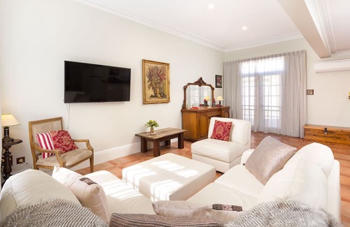 Albury Apartment | Porters Cottage Grande (two units)