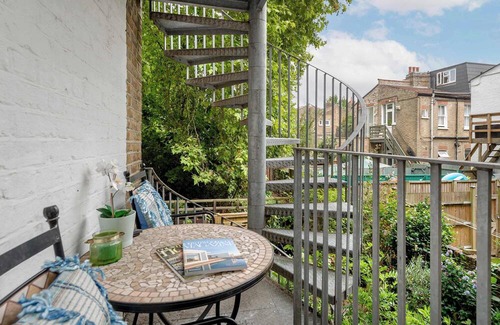 Hammersmith Broadway Apartment | Modern 2 bed flat - Hammersmith Grove