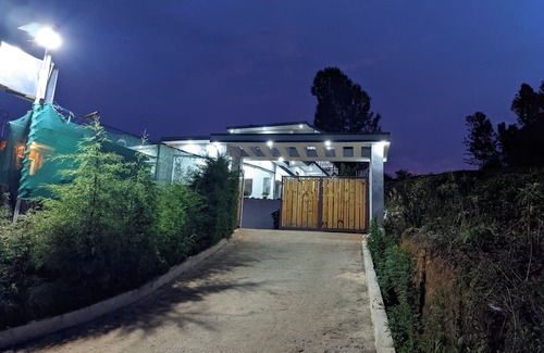 Ooty Cottage | Beautiful 7 Separate bedroom cottage and container wood house in Ooty