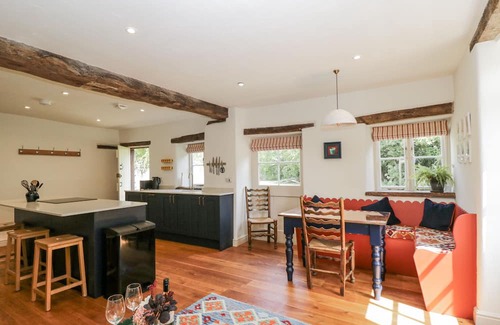 Ozleworth House | STABLE COTTAGE, pet friendly, with a garden in Sherston