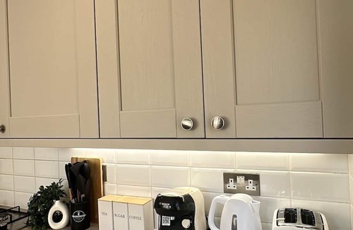 Seisdon House | 3-Bed Home | Parking | Garden | Near NEC & Station
