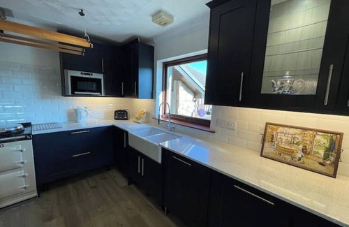 Dingwall House | Abalone Accommodation -Large home for group/family holidays