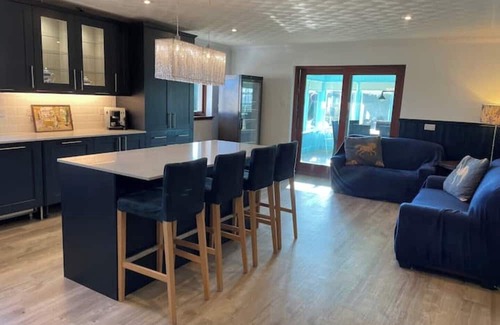 Dingwall House | Abalone Accommodation -Large home for group/family holidays