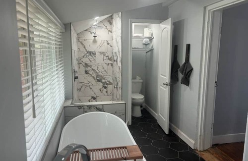 Alton Apartment | Historic Alton duplex! Upper unit