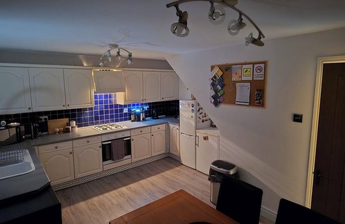 Mapperley House | Cosy House on the hills of Carlton, 15 mins away from Nottingham City Centre