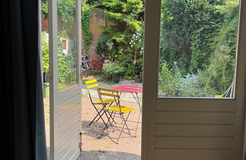 Delft Apartment | Cozy city center 75 m2 apartment suite, 5 minutes from the station