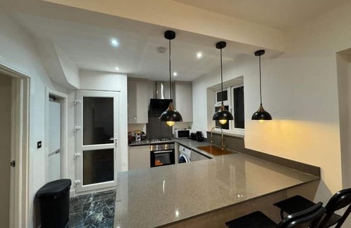 Coulsdon West House | Welcome to Our Stunning Family Home in Coulsdon