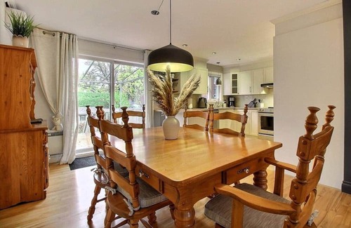 Pointe-de-Sainte-Foy House | Chic semi-detached house with terrace and parking