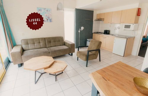 Nieuw Heeten House | Enjoy a relaxing stay in Bungalow IJssel for 2 people at De Sallandshoeve Holiday Park, surrounded by nature and the beauty of Sallandse Heuvelrug.