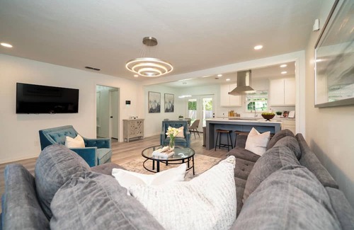 Longview House | Stylish 5-Star Longview Stay: 3BR, Game Room & Smart TVs for 6–8 Guests