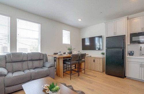 Woodland House | Cozy & Convenient Residential Duplex in Woodland