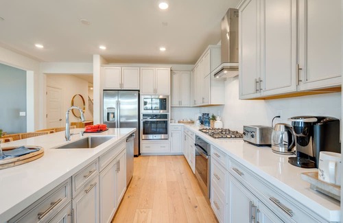 Woodland House | Elegant & Spacious Retreat w/Yard in Woodland!