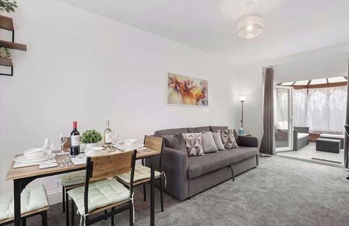 Durham House | 3 Bedroom House with Free Parking