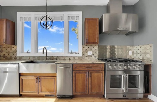 Fair Haven House | 5 bedroom 5 1/2 bath water front Home on lake St Clair.