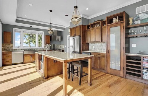 Fair Haven House | 5 bedroom 5 1/2 bath water front Home on lake St Clair.