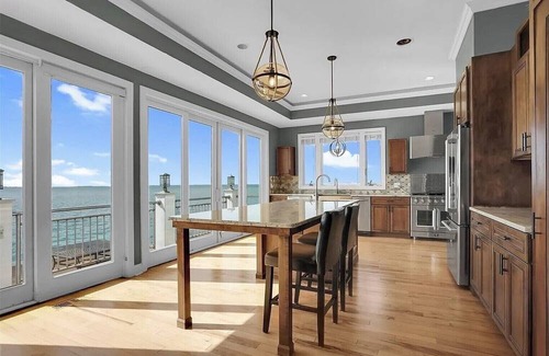 Fair Haven House | 5 bedroom 5 1/2 bath water front Home on lake St Clair.