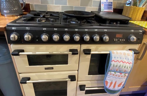 Bromham Cottage | Cosy country cottage for relaxing or for peaceful work setting .