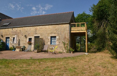 Elven House | Country House “Gîte Nautilus” with Private Terrace, Shared Garden and Wi-Fi