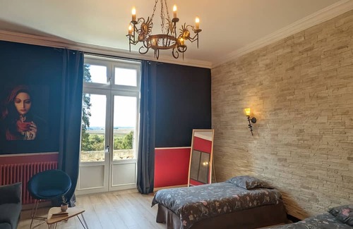 Cluis Bed & Breakfast | Family Suite at Castle with Park Balcony