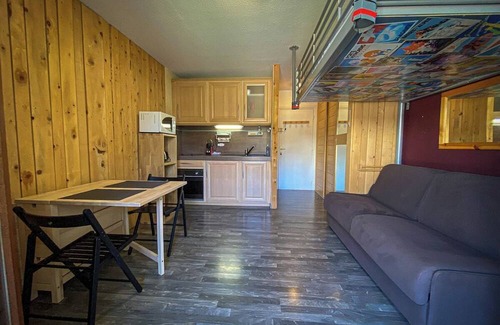 Saint-Etienne-de-Tinee Apartment | Les 4 Flocons Modern comfort, sunny balcony & broadband fiber in Auron