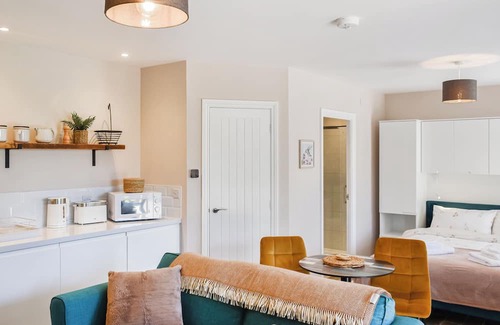 Aylburton Cottage | 1 bedroom accommodation in Lydney, Forest of dean