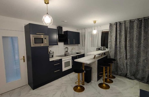 Franconville Apartment | Blue Room: elegant, comfortable apartment in a blue and gold theme