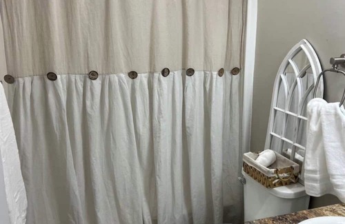 Statesboro Apartment | The MARTIN- a Charming 2-bedroom close to GSU campus, stadium, and downtown.