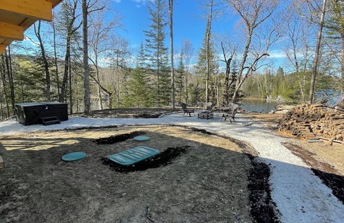 Lac Sainte-Marie House | Tranquil Scandinave Cottage: Secluded Forest Retreat by the Water