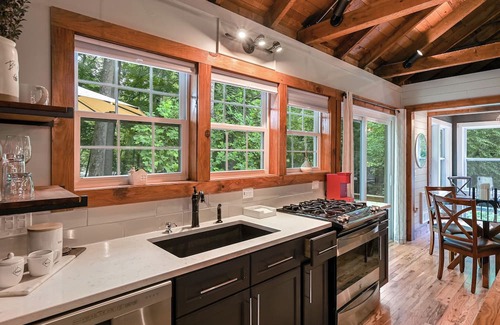 Canton Cabin | RiverRocks Cabin among the Trees. Private Riverfront Rustic/HotTub