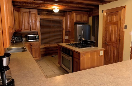 Pinetown Cabin | Majestic Tranquil 3-bedroom cabin for a relaxing getaway