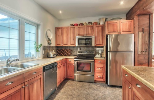 Nominingue Villa | Superb property on Grand Lac Nominingue with indoor pool