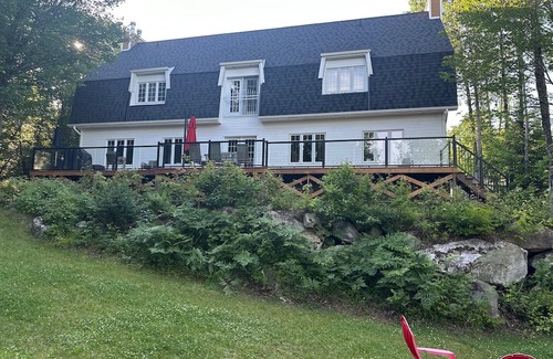 Nominingue Villa | Superb property on Grand Lac Nominingue with indoor pool