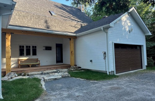 Nominingue Villa | Superb property on Grand Lac Nominingue with indoor pool